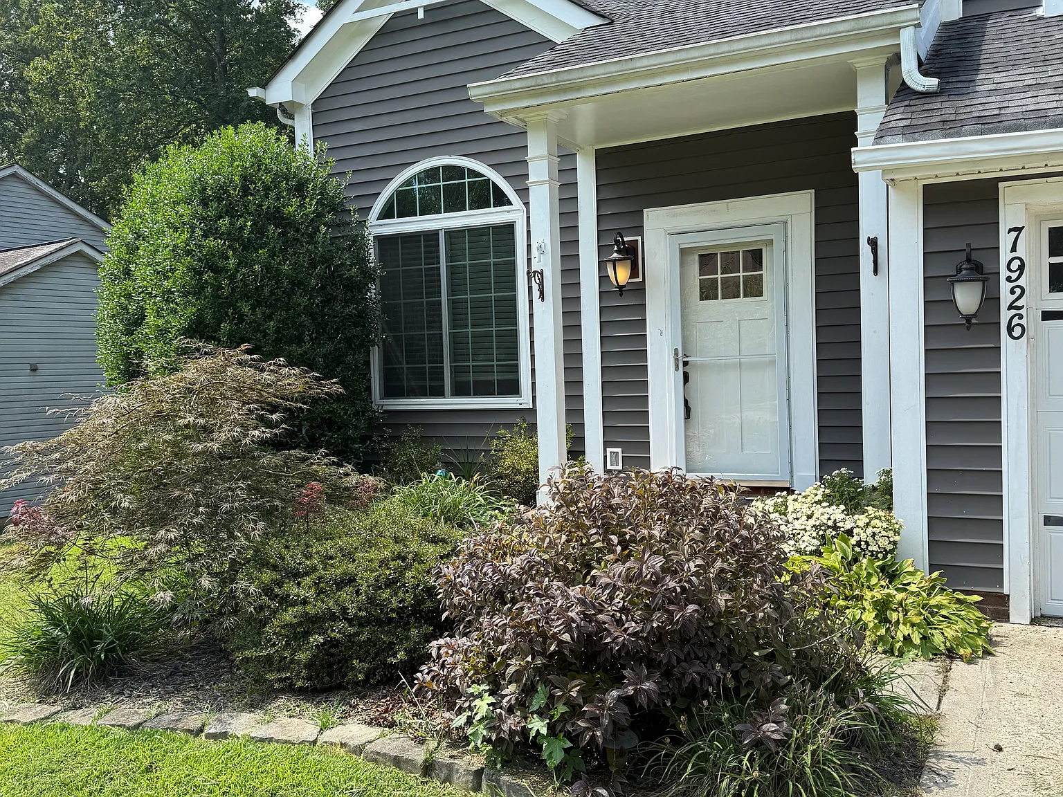 4 bed, 2.5 bath, 2136 sqft, $2,400 — Photo 2