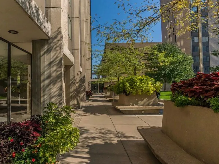 19 1st St S #B1805 — Photo 17