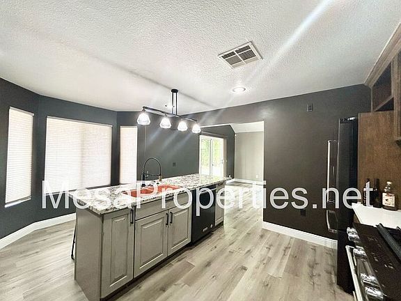 5th image of 13871 Oakmont Dr
