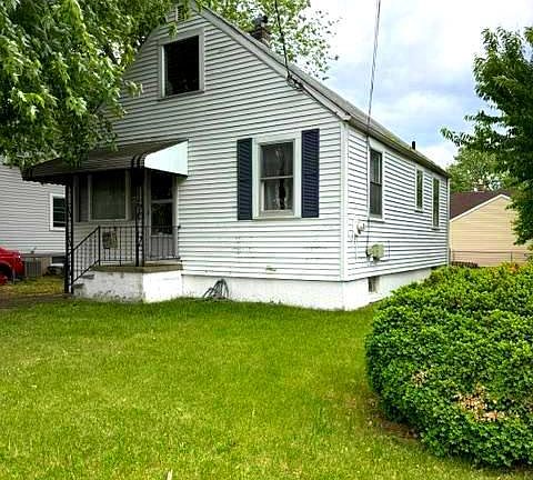 3rd image of 83 Wise Ave