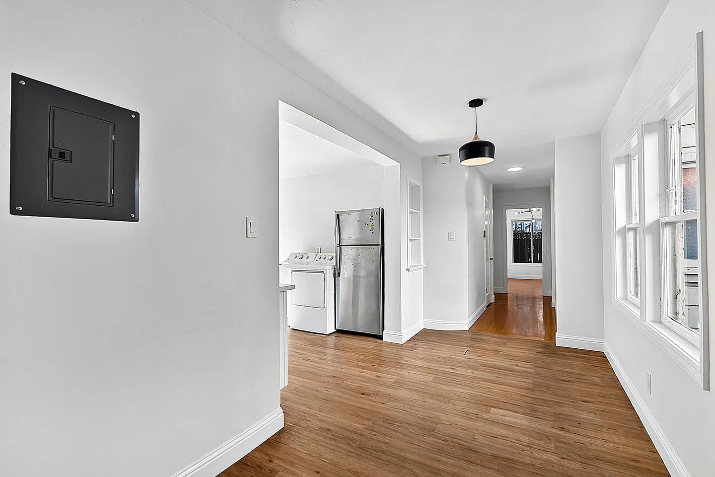 2 bed, 900 sqft, $4,800 — Photo 4