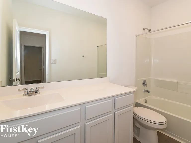 712 Willow Harbor Ln — Photo 14