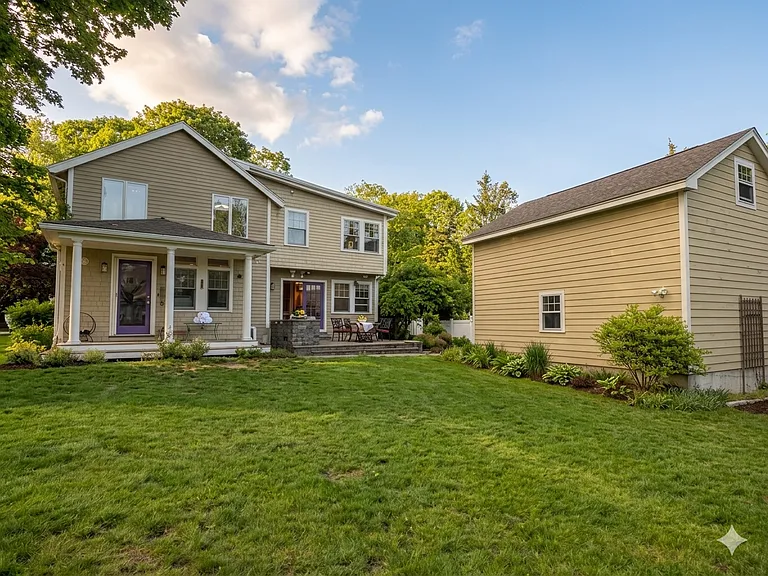 410 Marrett Rd — Photo 3