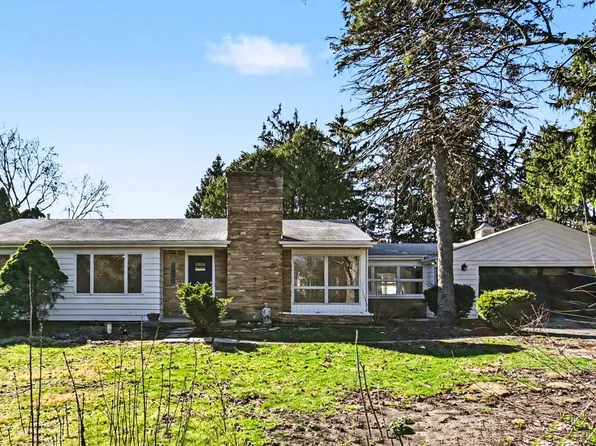 2018 N West St, Wheaton, IL 60187