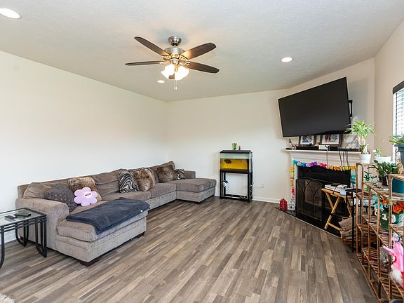 5th image of 1079 Long Stand Dr
