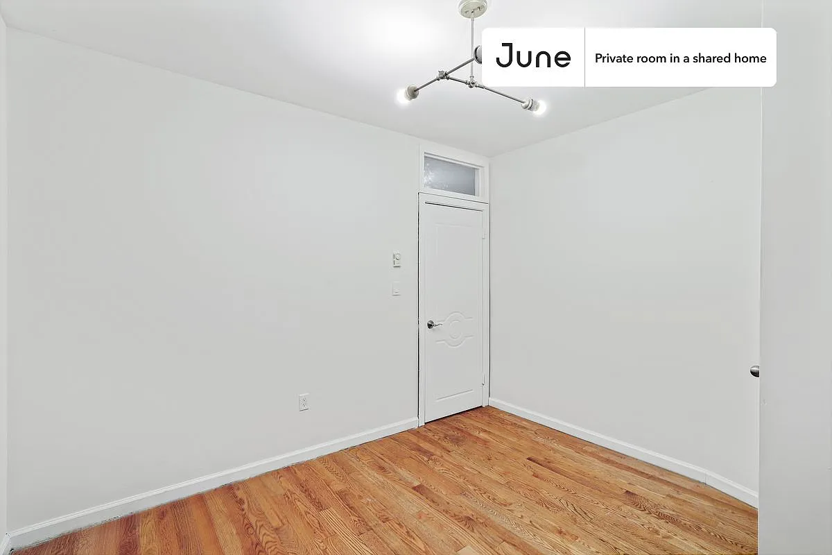 Full bedroom in 4 bed/1 bath home in Upper West Side #764 B — Photo 4