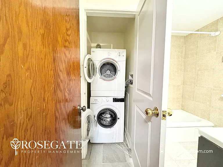 7181 Windsor Cres — Photo 16