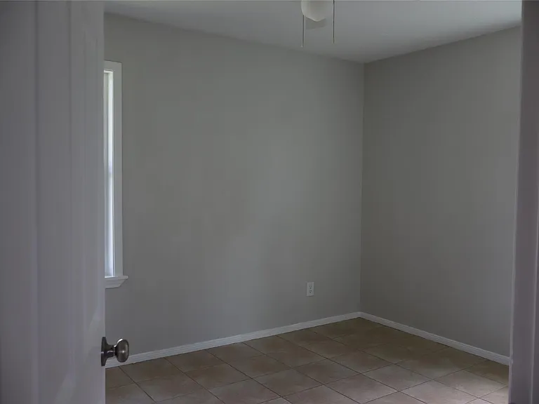 302 Delta St — Photo 12