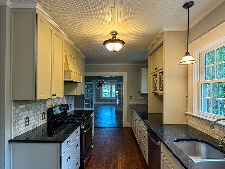 411 Cape Fear Ave — Photo 9