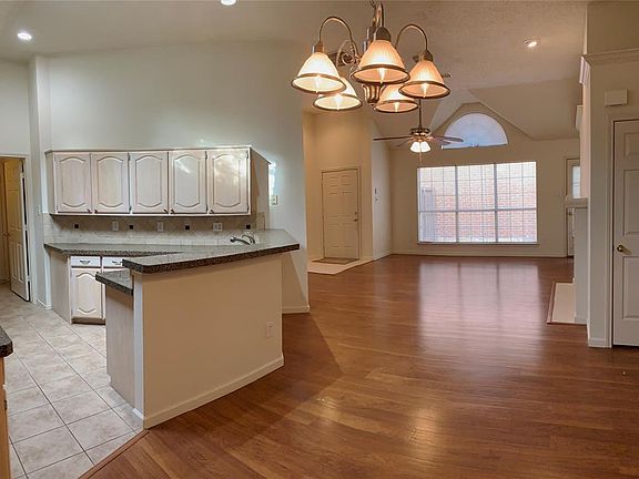 5th image of 2222 Jasmine Ln