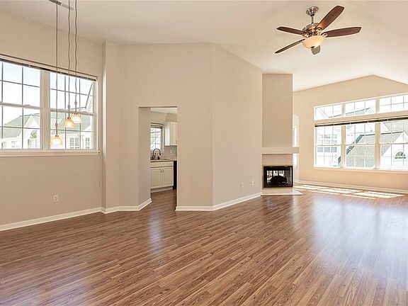 5th image of 203 Vista Cir #43B