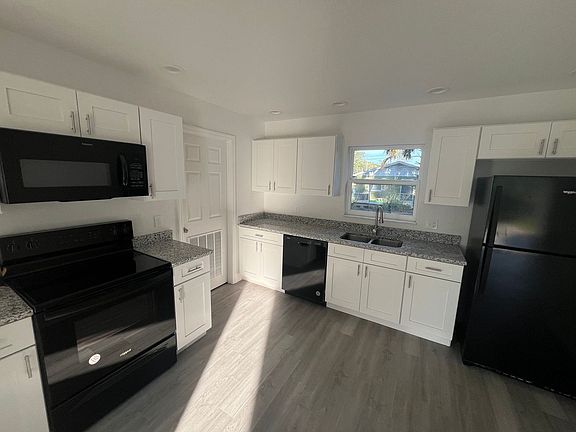 2nd image of 980 Waldon Ave
