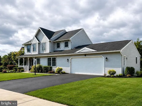 5 Canterbury Ct, Mechanicsburg, PA 17050