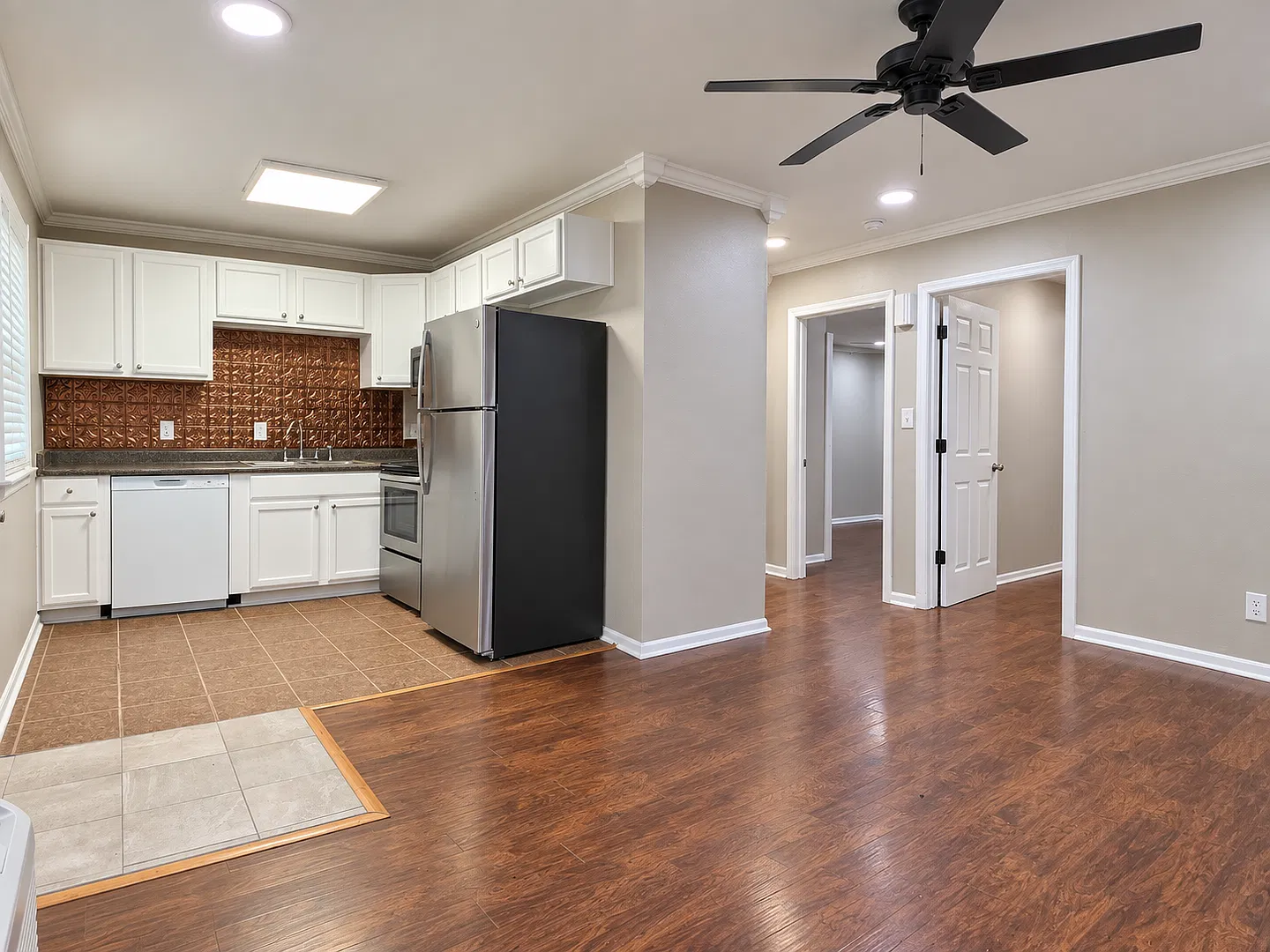 Under New Management - 2 Bd./1 Ba. Move In Special! — Photo 4