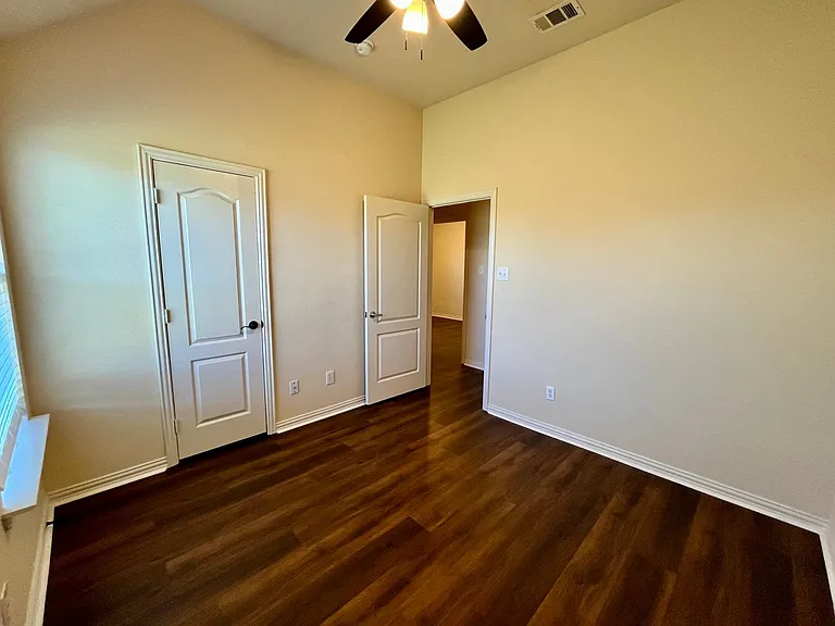 921 Raleigh Path Rd — Photo 6