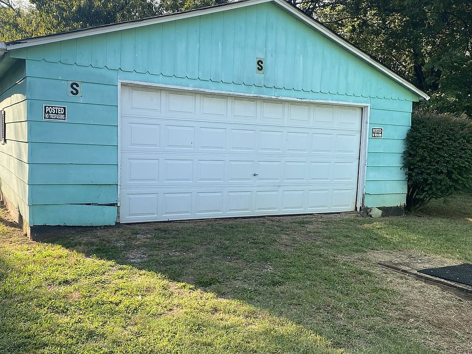 2nd image of 616 Carver Ave