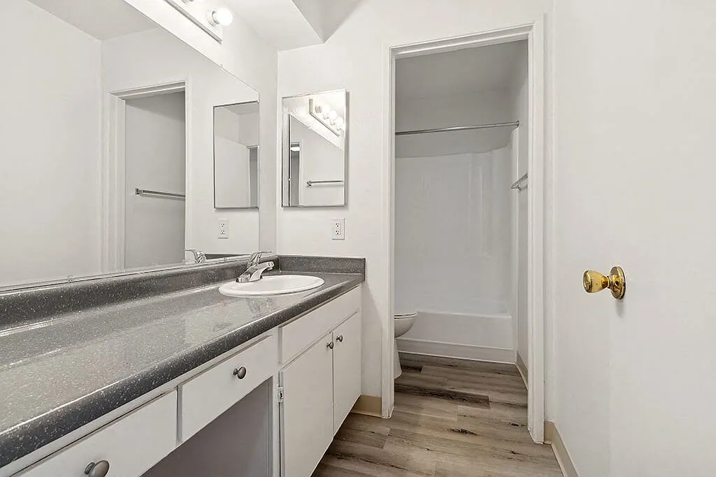 Canyon Rim Apartments — Photo 4