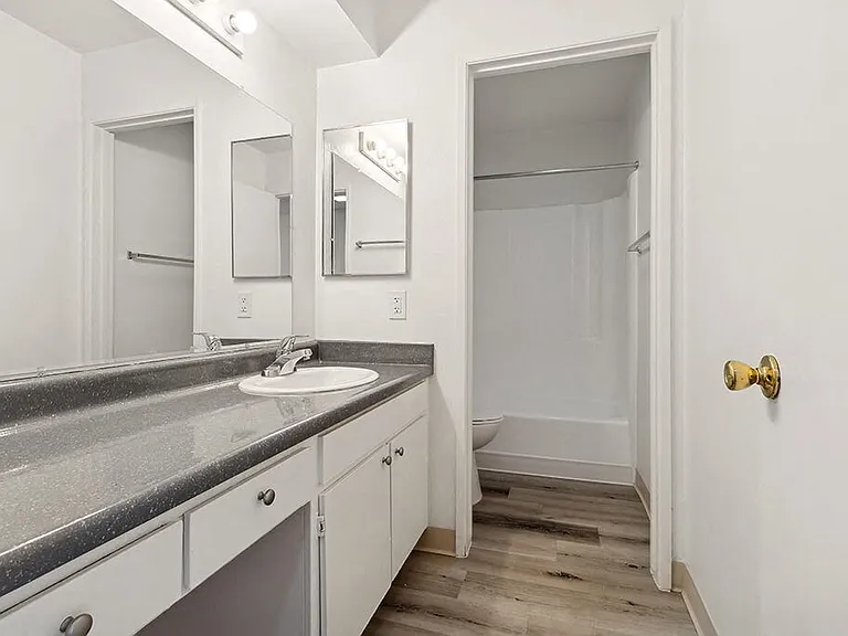 Canyon Rim Apartments — Photo 4