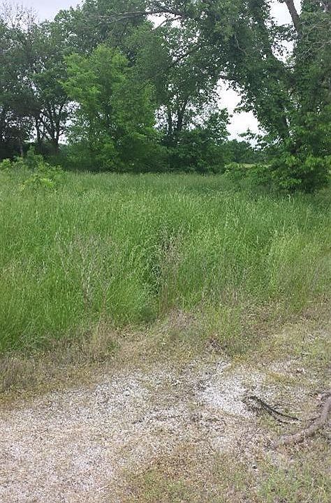 2nd image of 5080 SW Highway 166