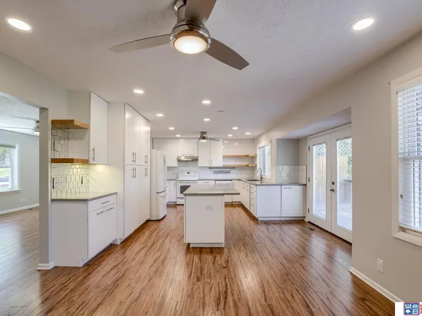 7320 Briarhurst Dr, Lincoln, NE 68506