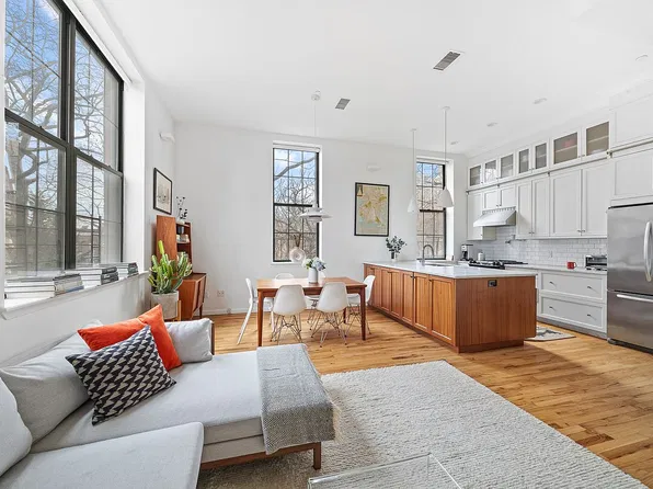 320 Washington Ave APT 2B, Brooklyn, NY 11205