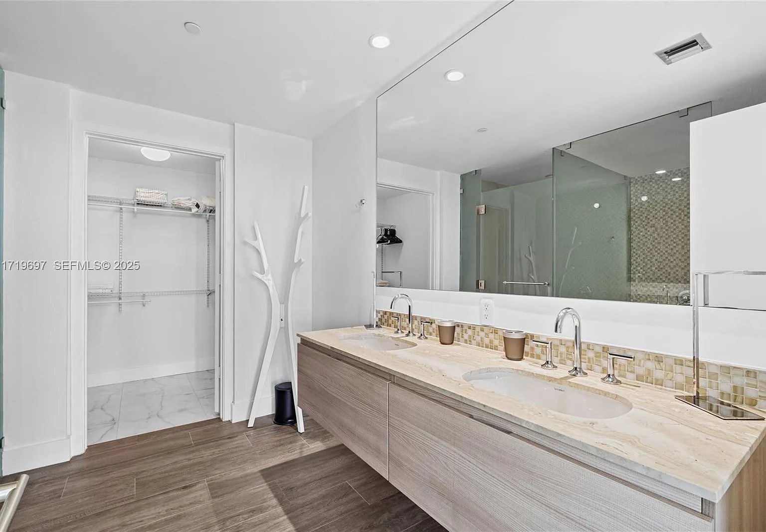 2 bed, 1162 sqft, $5,900 — Photo 4