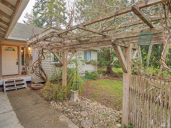 3rd image of 10105 Lookout Dr NW