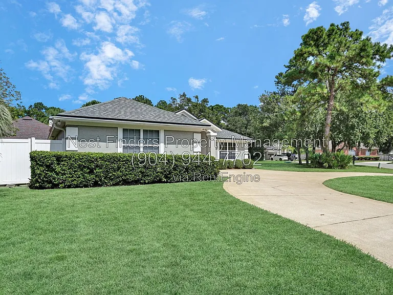 1819 Branch Vine Dr W — Photo 22