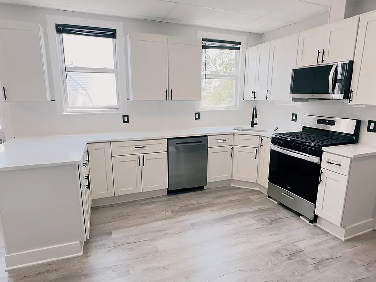 107 Lincoln St — Photo 5