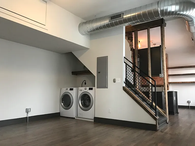 1533 Pleasant Street — Photo 32