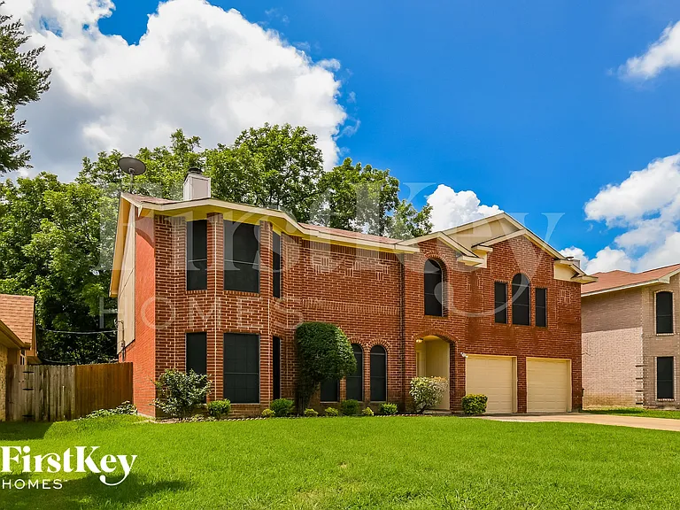 905 Shady Brook Ln — Photo 2