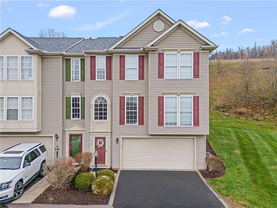 1st image of 932 Royal Ct