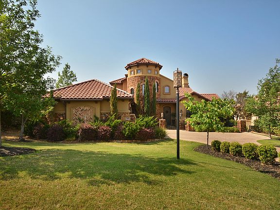 2nd image of 305 Golden Bear Dr