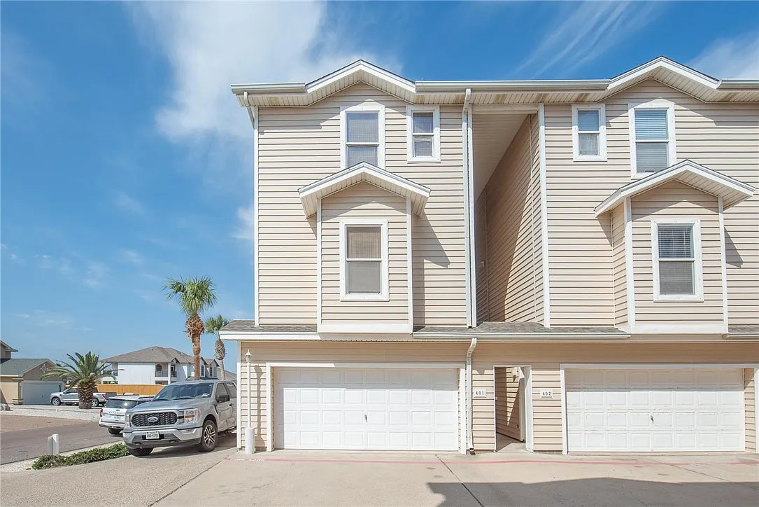 3 bed, 3.5 bath, 1700 sqft, $2,950 — Photo 4