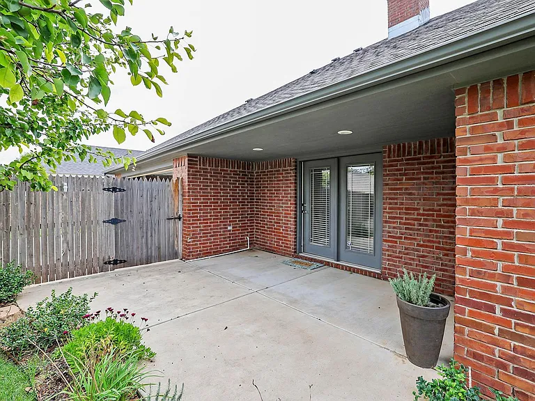 6802 Thunder Rd — Photo 3