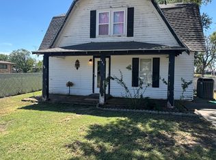 407 W 10th St, Hugoton, KS 67951