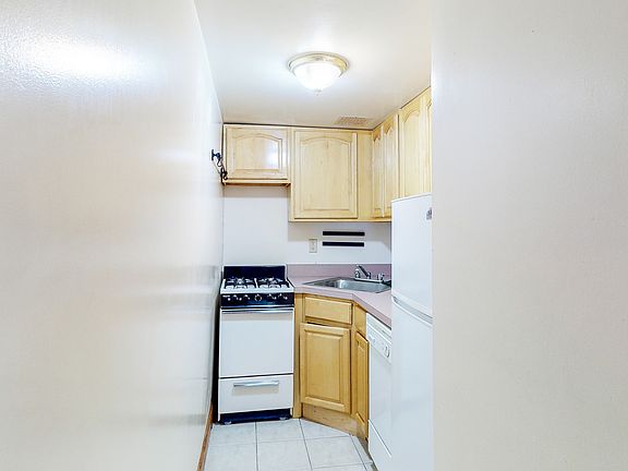 3rd image of 63 W 68th St #3G