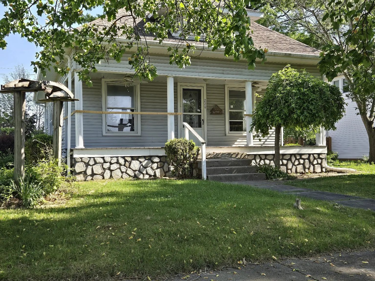 220 W Indiana Ave photo 1