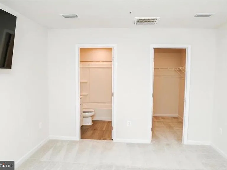 118 Charlotte St — Photo 22
