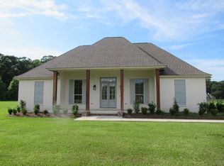 4 Fox Chase Dr, Natchez, MS 39120