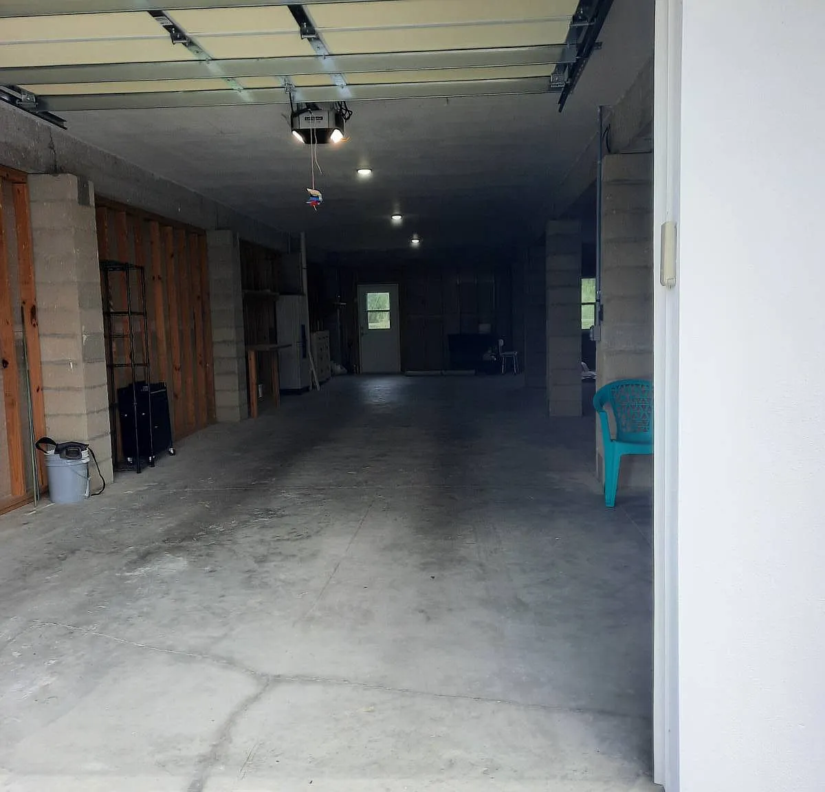 2 bed, 1.5 bath, 900 sqft, $2,000 — Photo 2