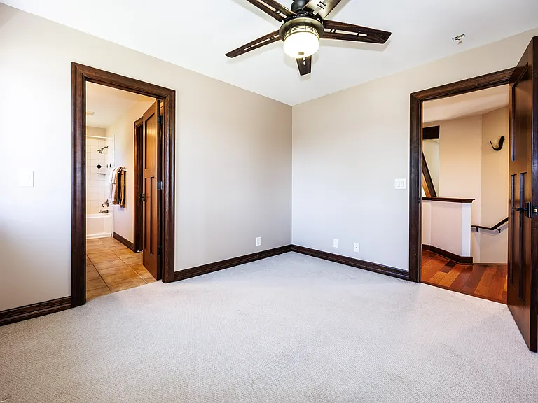 Other mid-level Bedroom with attached shared bathroom