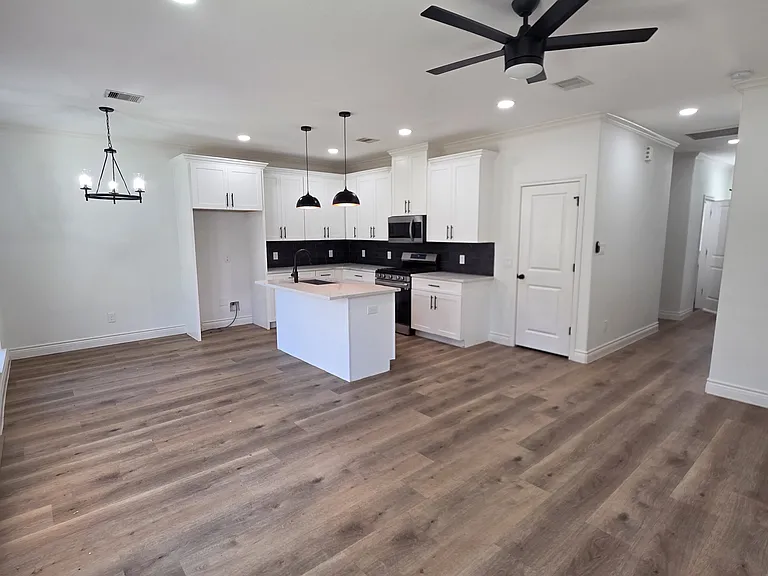105 N Creek Dr #A/B — Photo 11