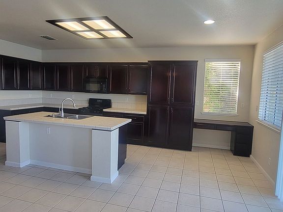 4th image of 41 Goose Haven Ct