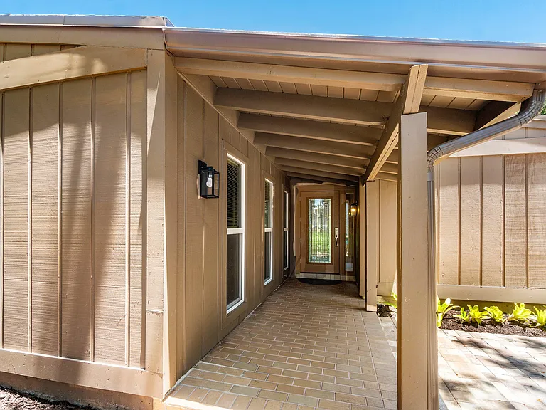 1051 SW 21st St — Photo 5