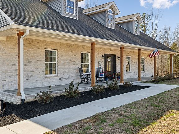 3rd image of 170 Saddlebrook Dr