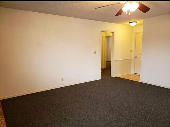 4th image of 717 W Hillcrest Dr