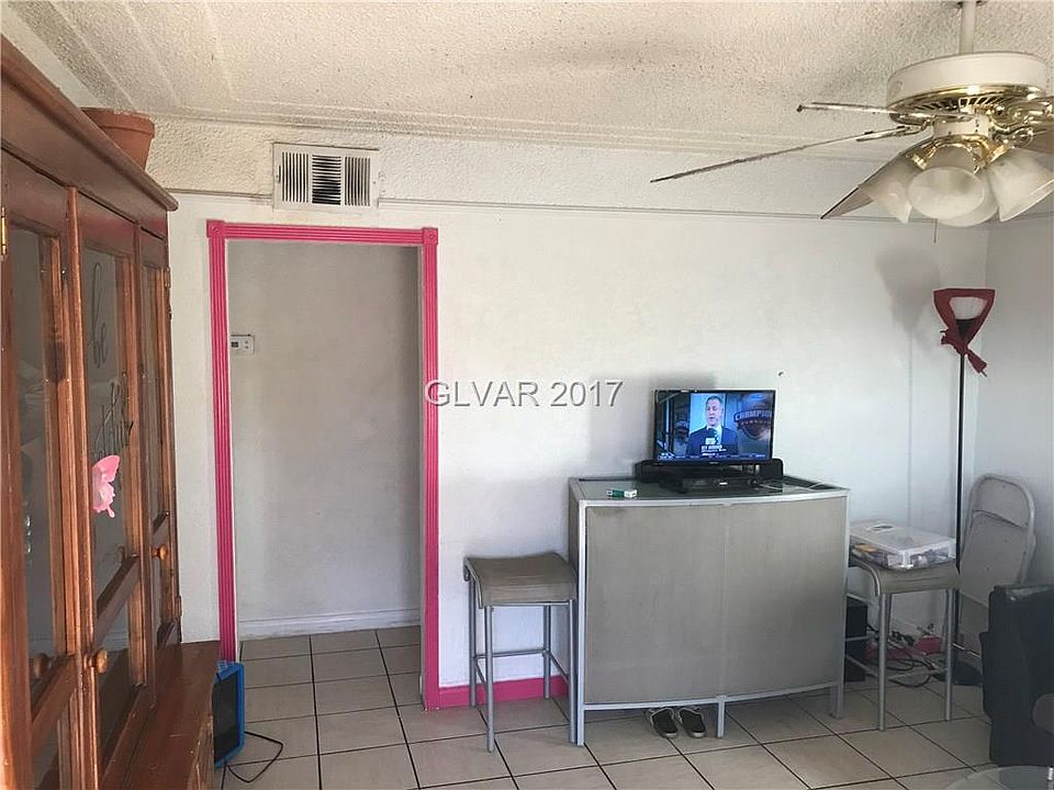 2nd image of 704 W Wilson Ave