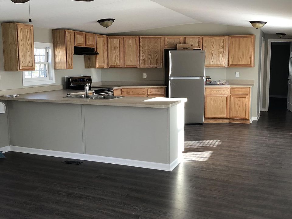 1st image of 527 Highwater Ln