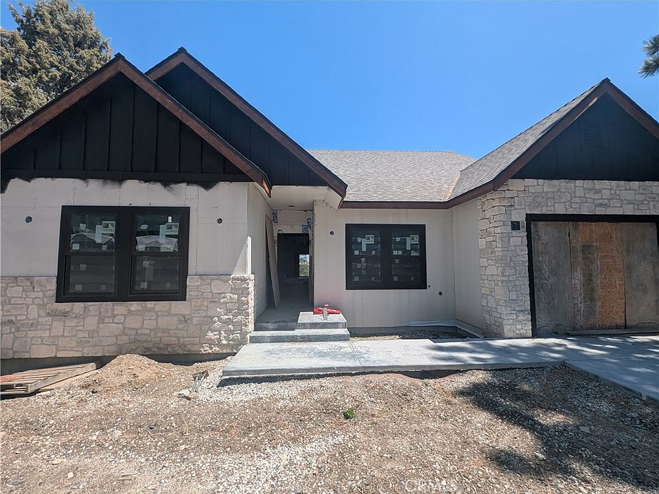 2nd image of 736 Villa Grv